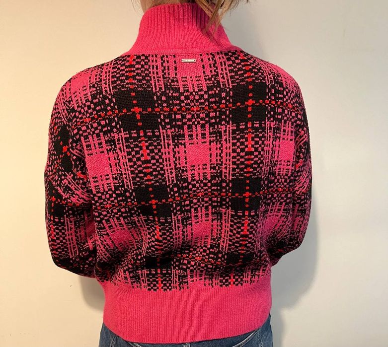 Stylowy sweter w kratę MONNARI
