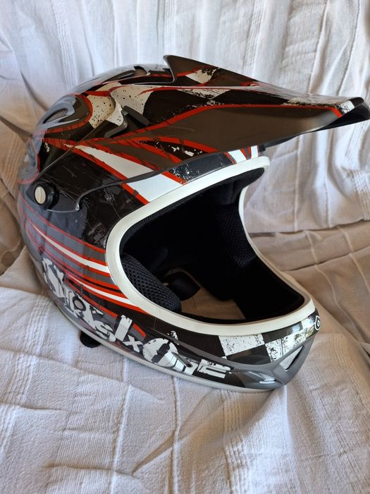 Capacete SixSixOne Strike