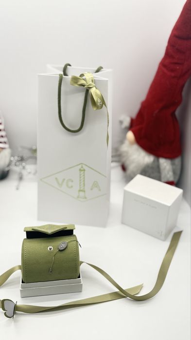 Оригінальний Коробок під годинник або браслет Van Cleef&Arpels.