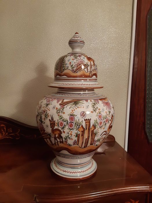 Pote grande em porcelana