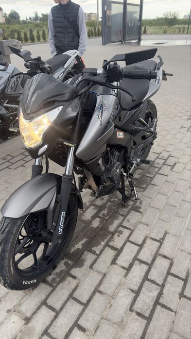 Bajaj pulsar ns 200