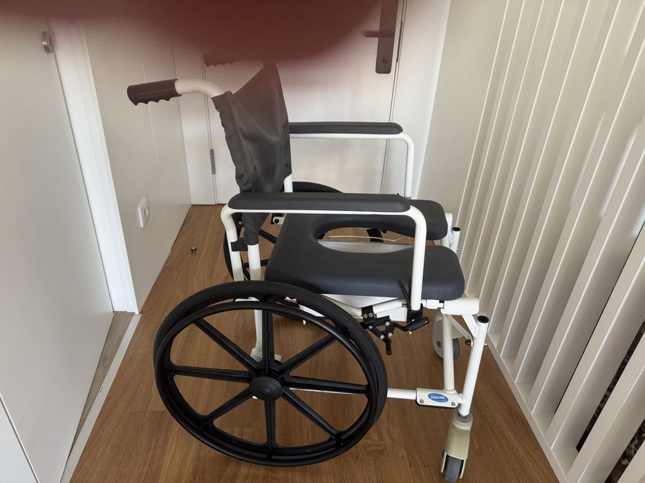 Cadeira Banho e Sanitaria- Invancare Lima H273