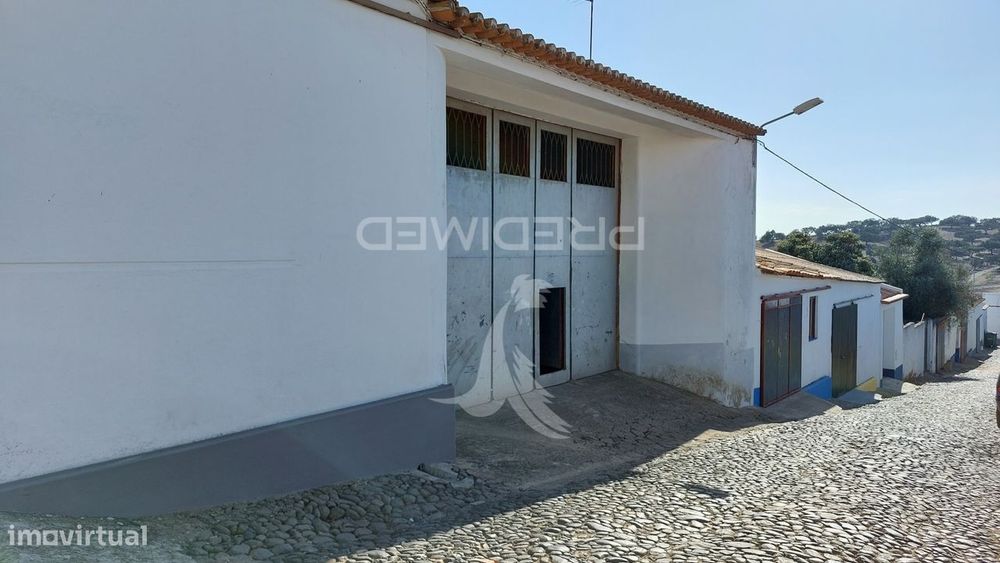 Armazém em Mombeja