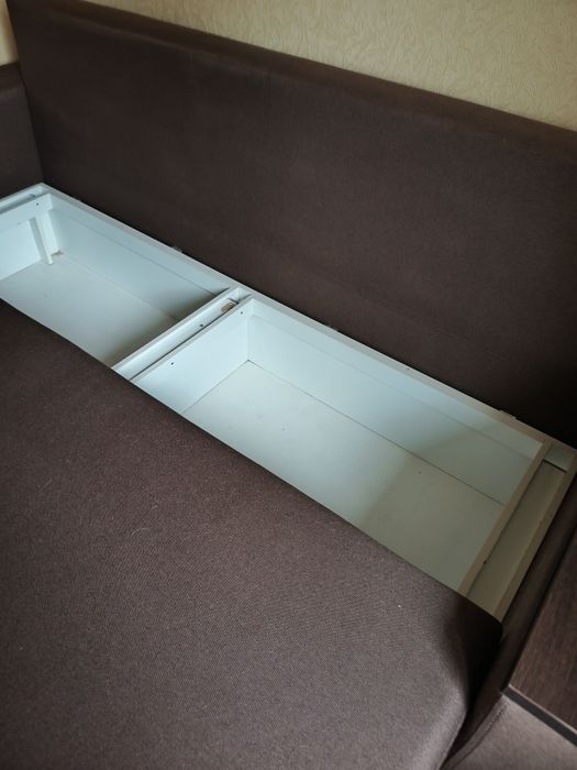 Продам диван  коричневого кольору,б/в