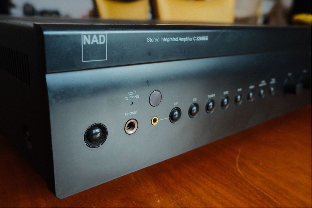 wzmacniacz zintegrowany NAD C 326BEE.