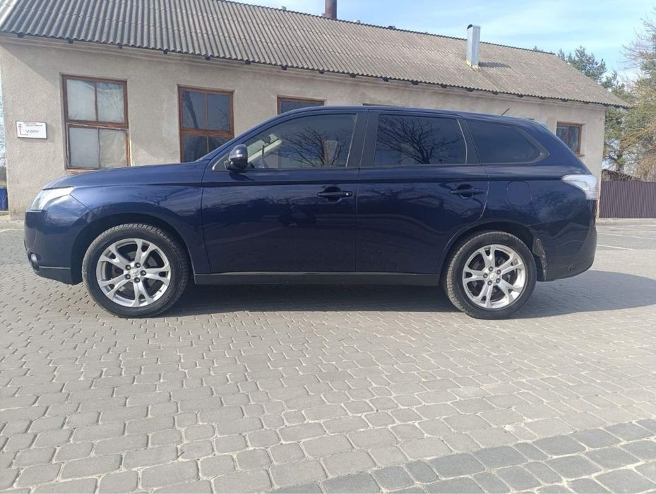 Продаю Mitsubishi Outlander Se 2013