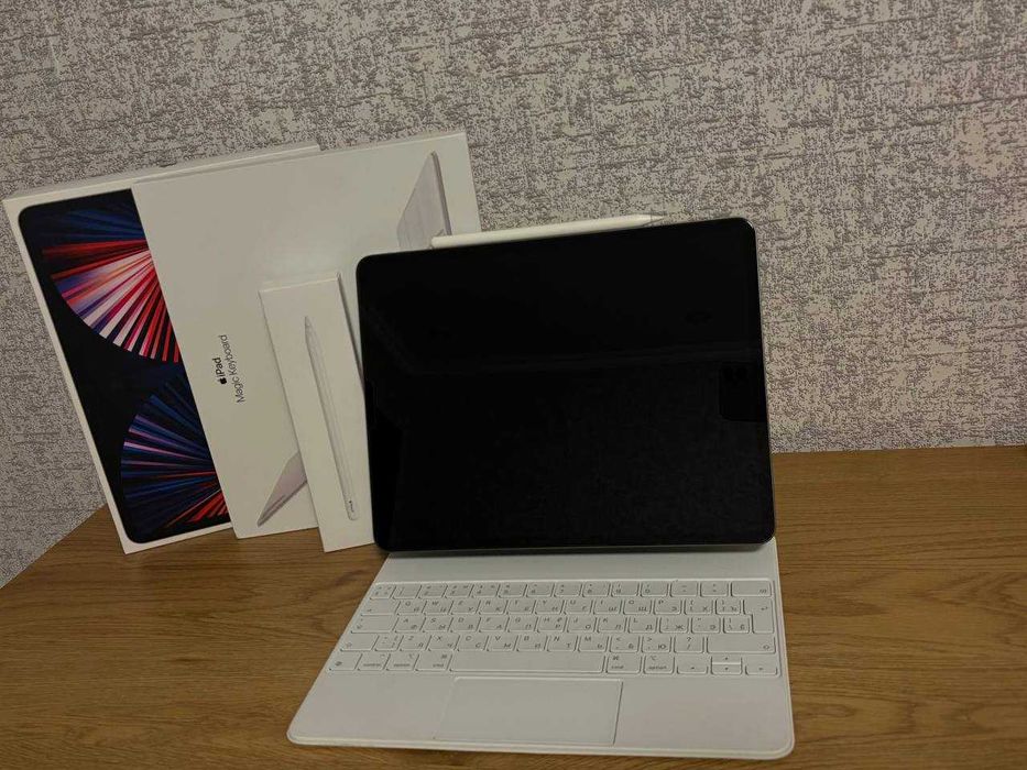 iPad Pro 12.9 128GB + Apple Pencil + Magic Keyboard (Ідеальний)