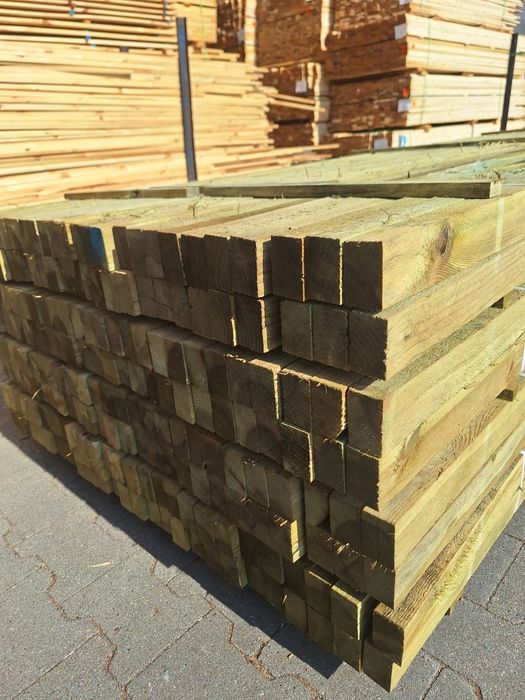 Podbitka drewniana deska elewacyjna drewno budowlane wiezba dachowa