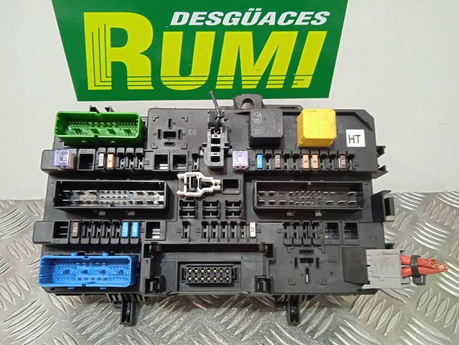 Caixa De Reles Fusíveis Opel Astra H Gtc