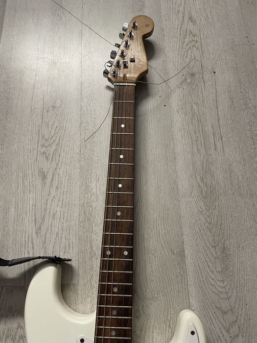 Guitarra fender squier branca