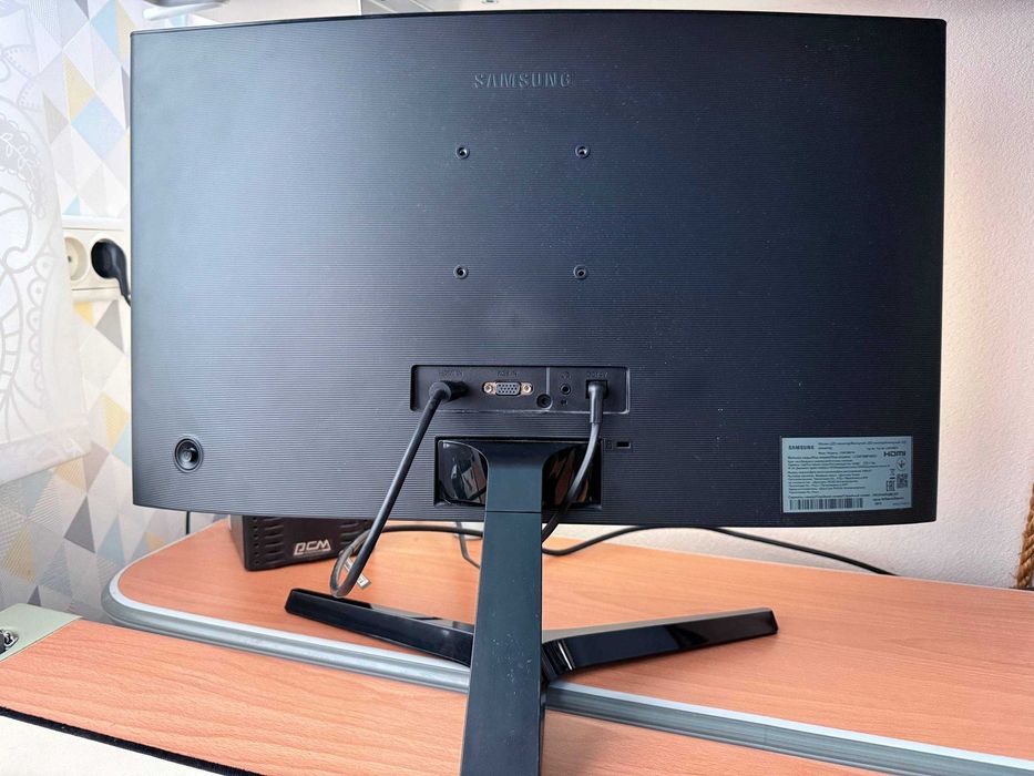 Вигнутий монітор Samsung CF396 24 Curved VA, FreeSync — відмінний стан