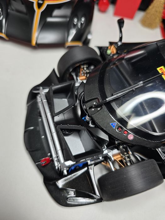 LCD Pagani Huayra R 1/18