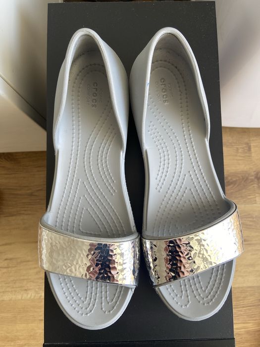 Crocs srebrne sandałki Lina Embellished Dorsay r. 37/38 W7