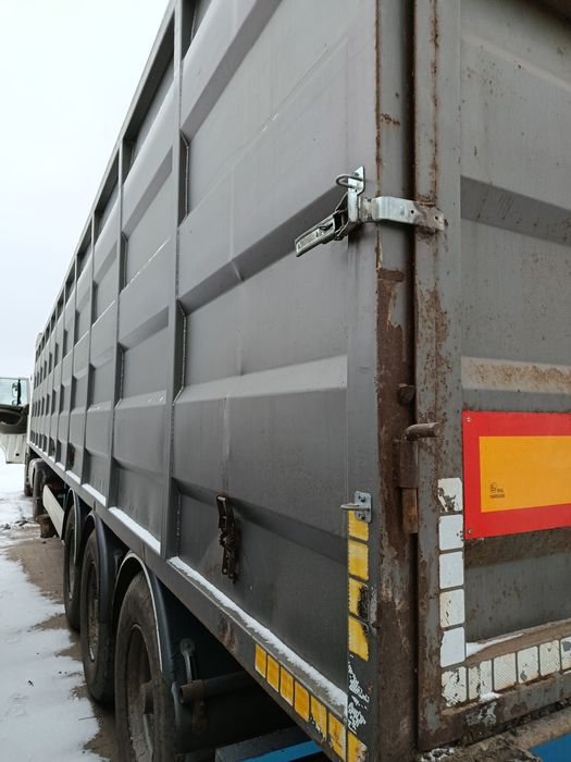 Самосвал-котейнеровох