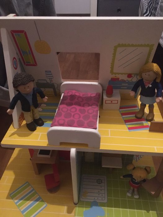 Casa de bonecas usada