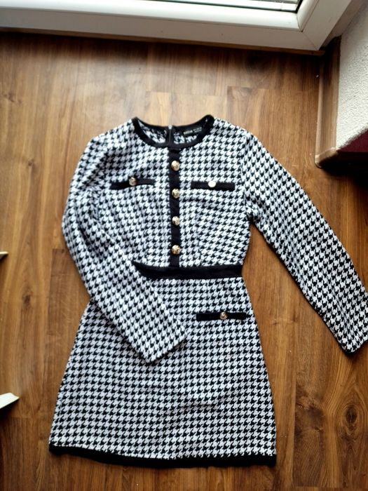 Elegancka sukienka w pepitkę  czarno biała  jesienna do biura