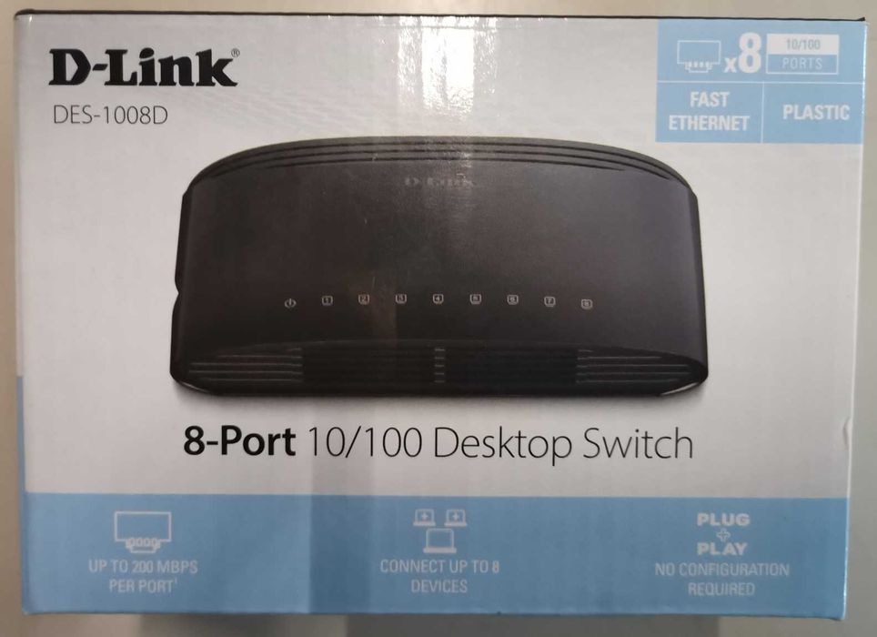 D-Link - Switch 8 Port 10/100 Desktop
