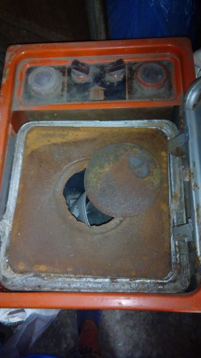 Продам котел под жидкое топливо( новый)