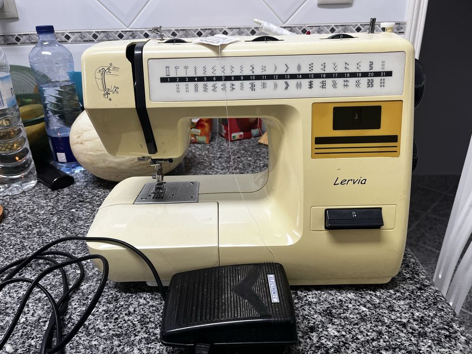 Maquina de costura avariada