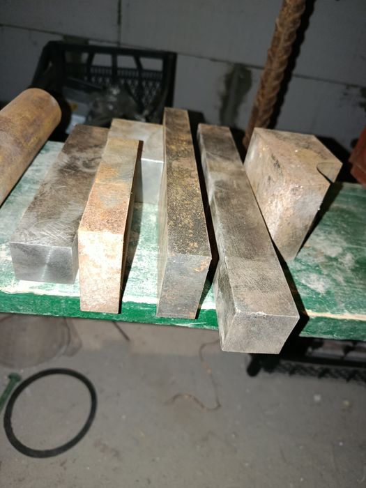 Кругляк чёрный и квадраты