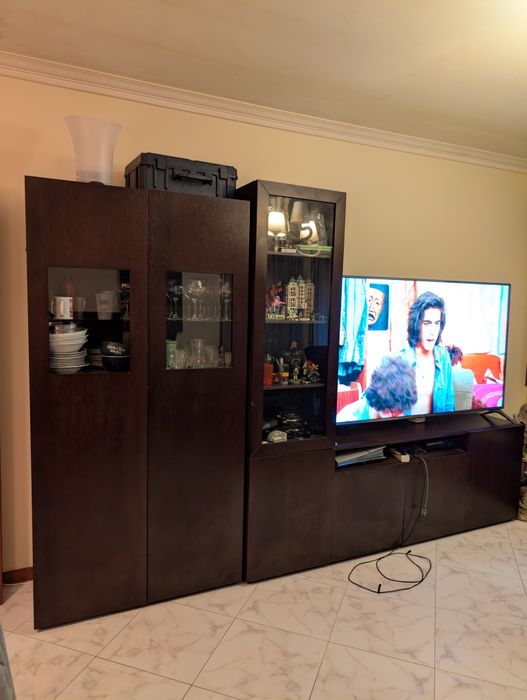 Móvel de sala com led na vitrine