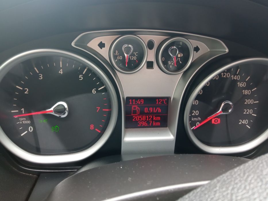 Форд фокус 2010рік  1.6 бензин 74кв