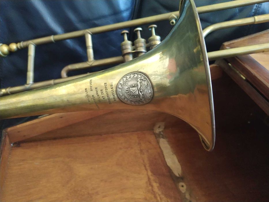 Trombone militar de pistons Mahillon. Ano 1880 a 1910