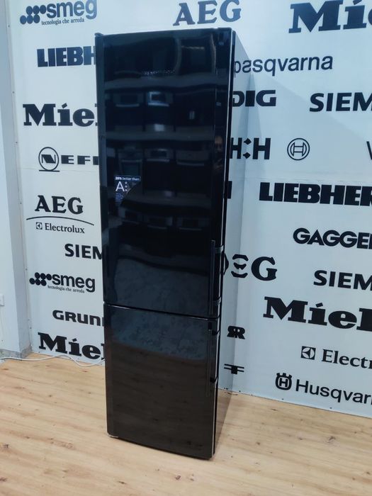 Екслюзив! Холодильник Liebherr CBNb 3913 в чорному кольорі! Німеччина.