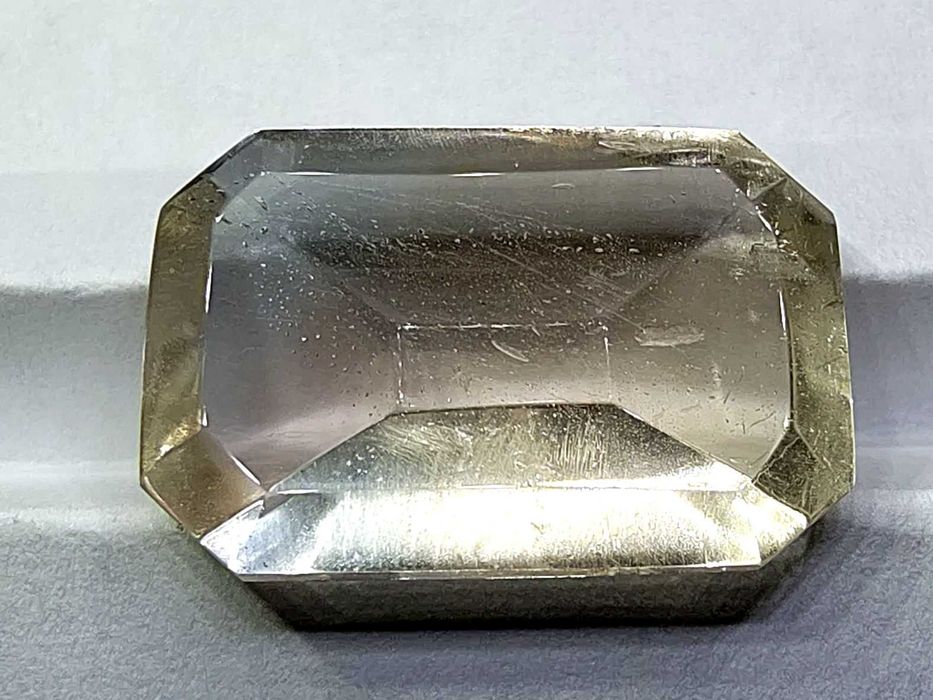 Топаз бесцветный белый прозрачный фантазийной огранки