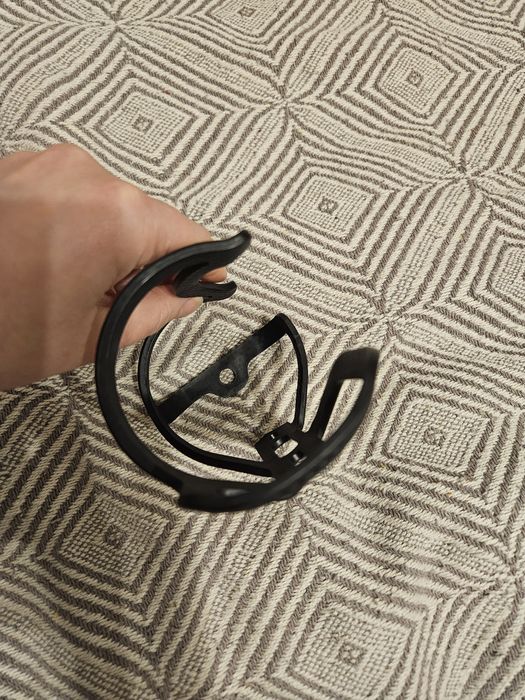 Koszyk na bidon rowerowy, karbon.