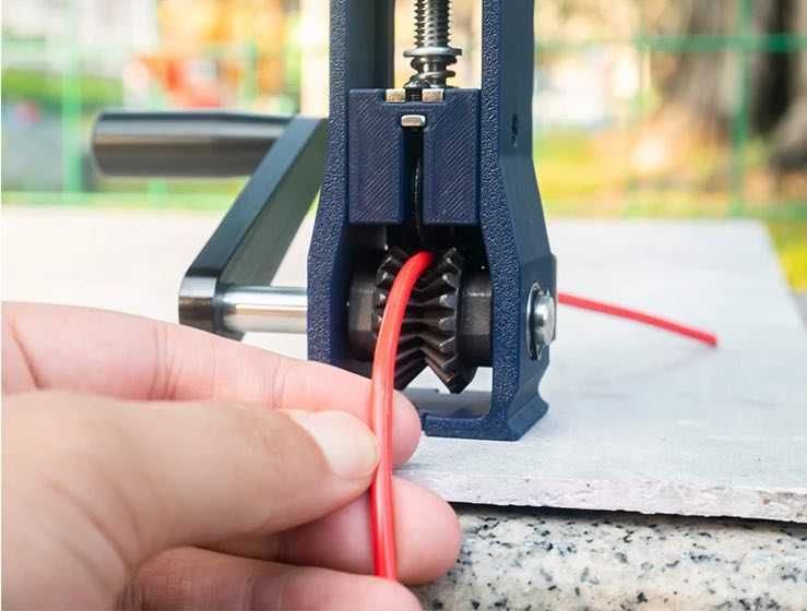 Съёмник изоляции проводов