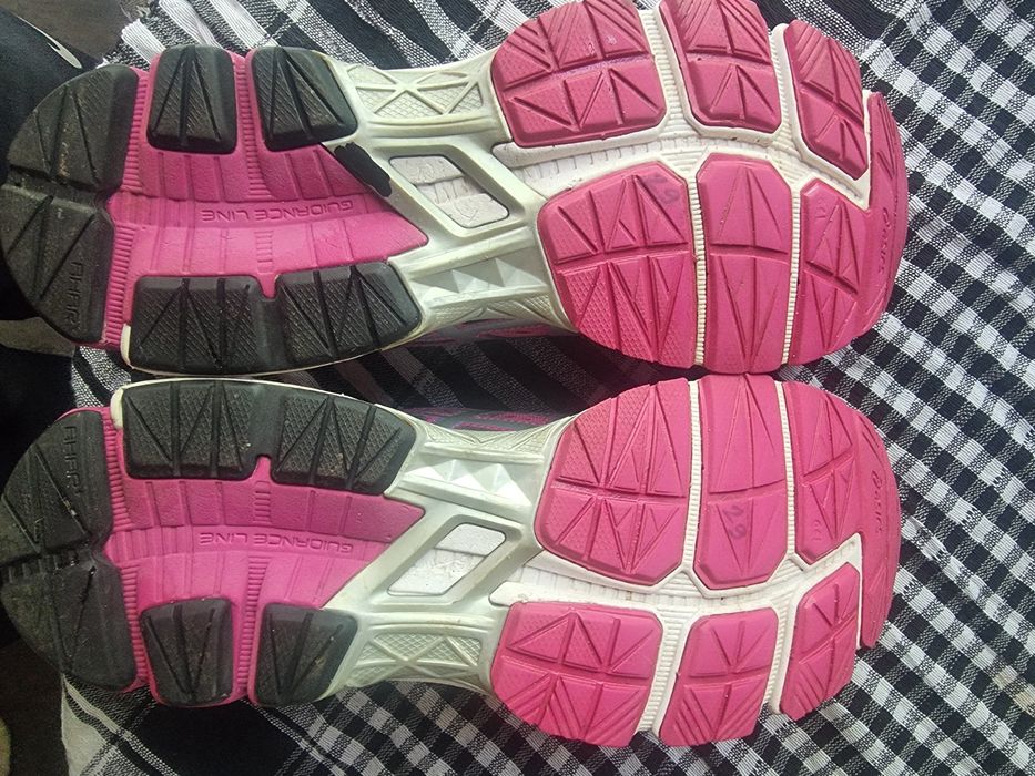 Продам мужские крассовки ASICS
