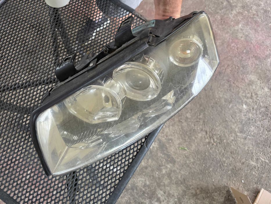 lampa lewa przód przednia Audi a4 b6 02 rok Europa oryginalna 2.0 benzyna