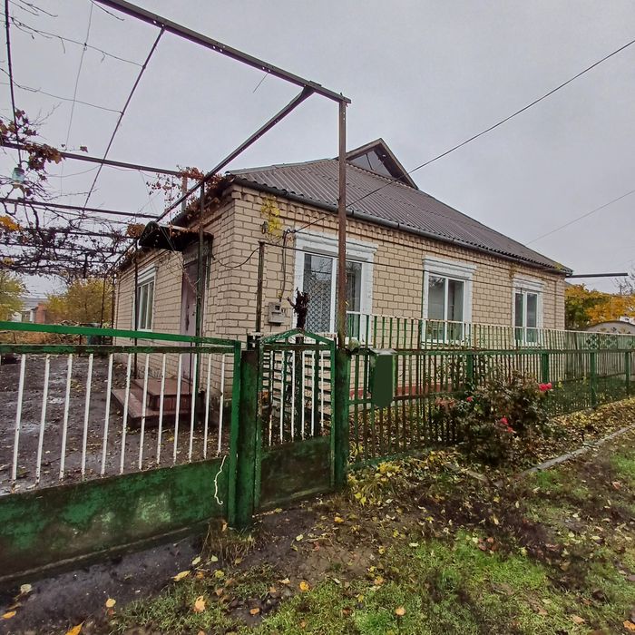 Продаж будинку, район 4 школа.