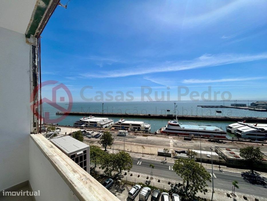 Apartamento T3 totalmente remodelado, prédio com elevador em Cacilh...