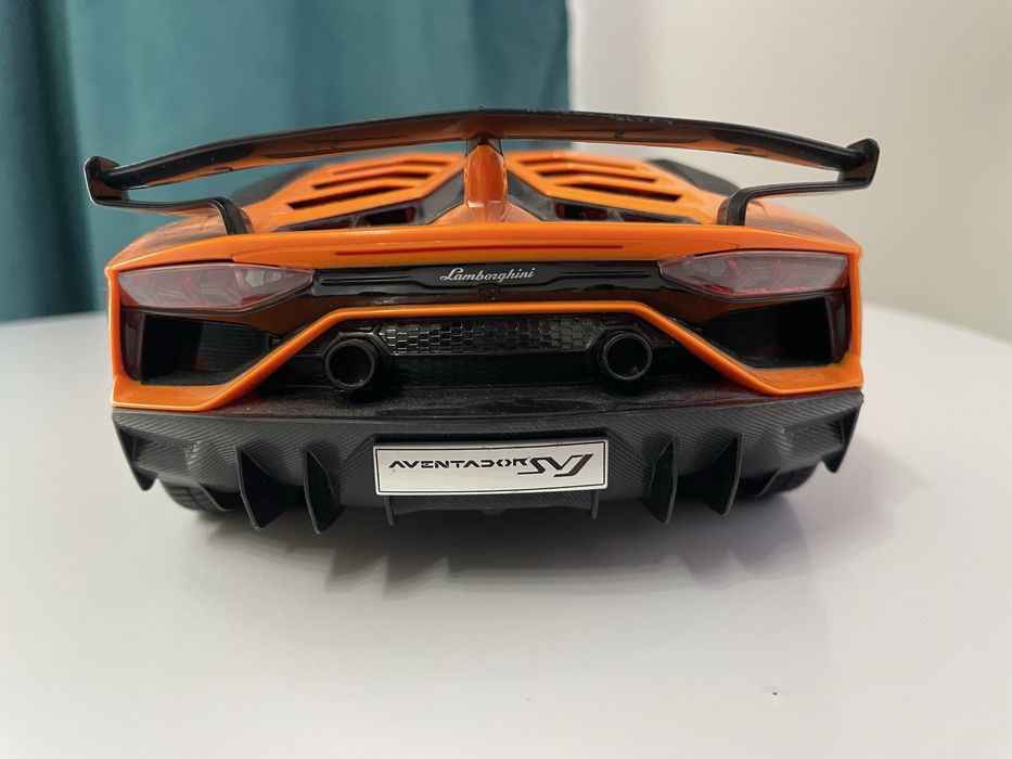 Duży Samochód Lamborghini Aventador SVJ