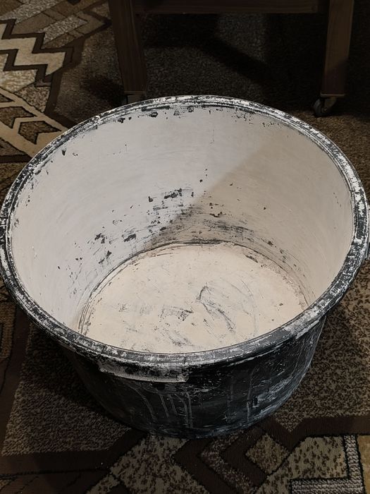 Обміняю будівельний таз на шоколадку