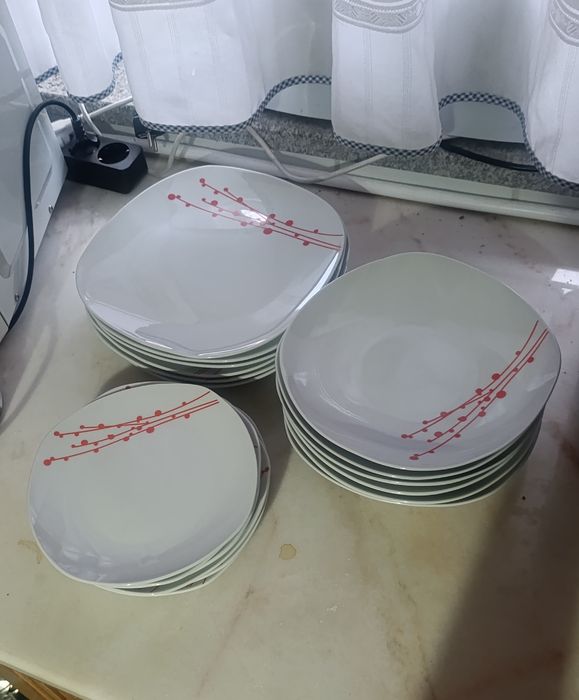 Serviço de Pratos Moderno (18 Peças)