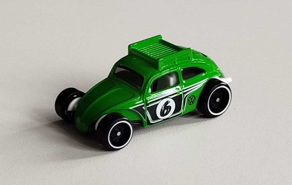 ミニカー Hot Wheels Volkswagen Beetle 2010 Hot Wheels 2010 New Models 4/44 Red Volkswagen Beetle Car