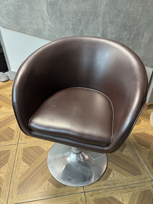 Стільчик підіймається