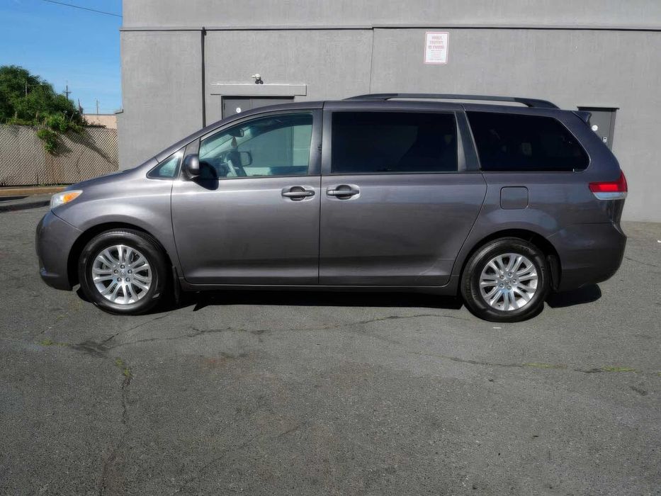 Toyota Sienna      2015