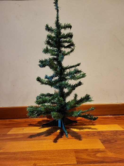 Mini Árvore de Natal com bolas.