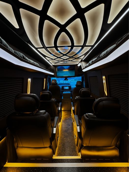 Бір жігіт дәретханада жамбасын жұлып алады