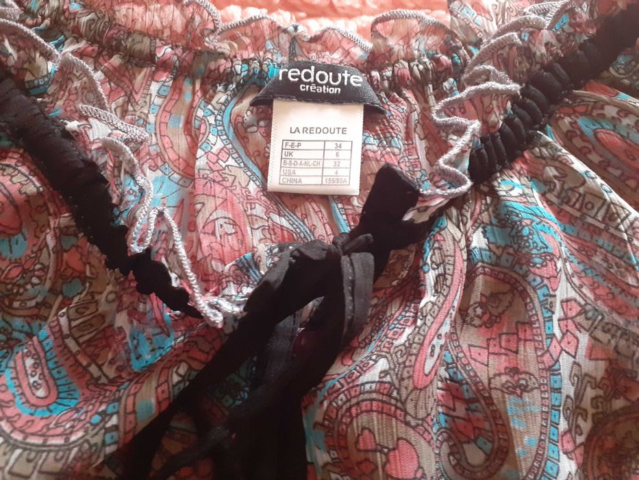 Blusas de Flores Bershka e LA Redout