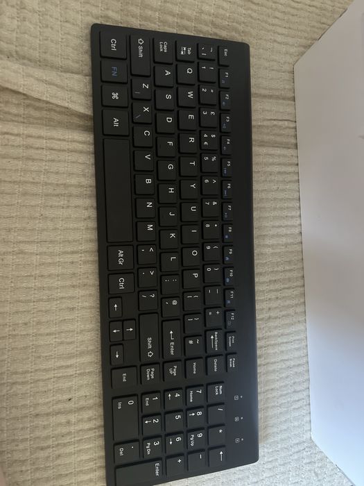 Беспроводная  клавиатура и мышь