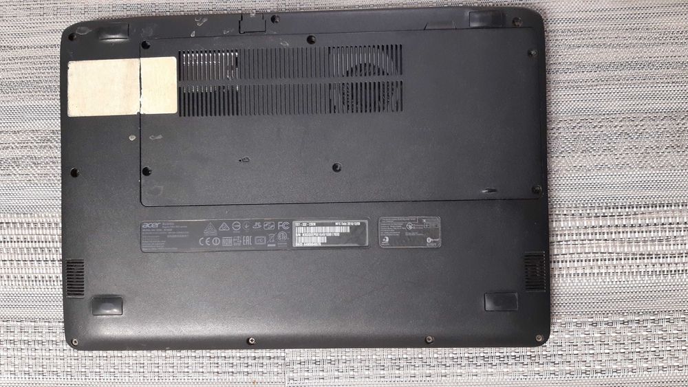Laptop Acer ES1-332 series (obudowa, ekran, pamięć, bateria)