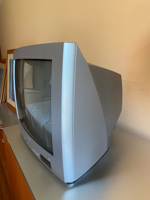 Televisão Philips com comando