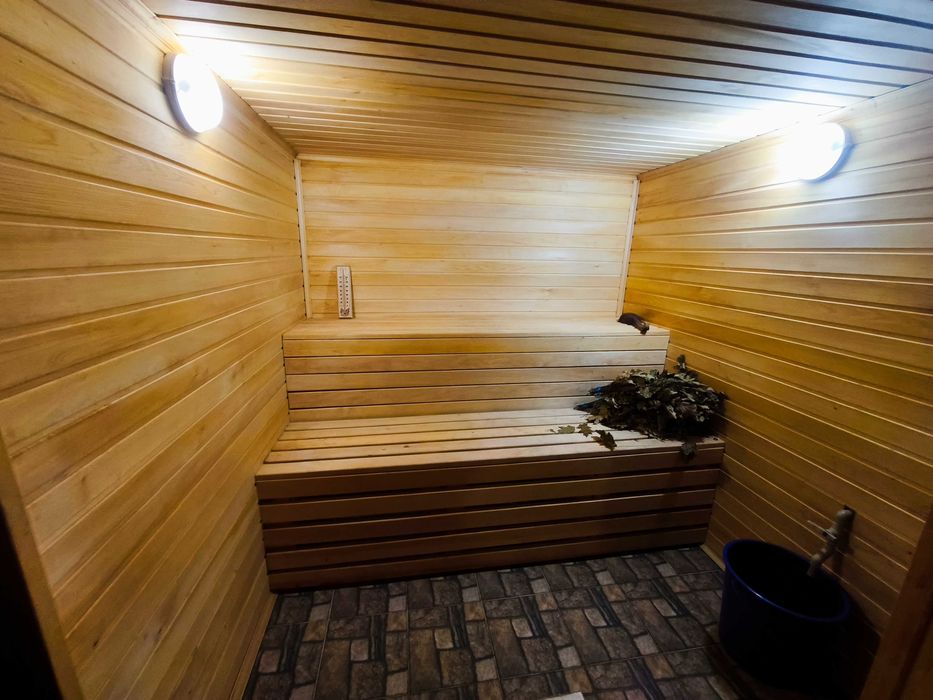 Продаж заміського будинку