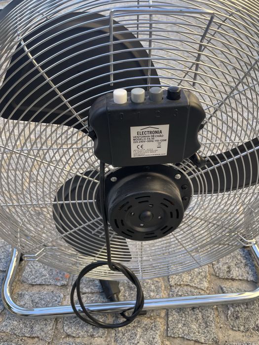 Ventoinha de chão Electronia FA-50 — 3 velocidades