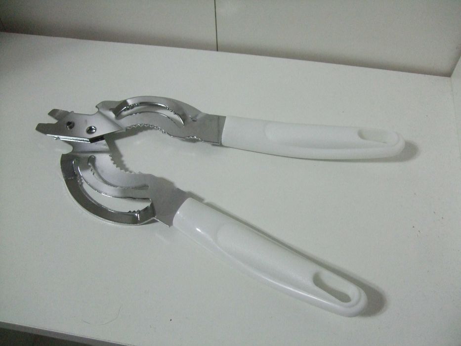 OTWIERACZ do BUTELEK I SŁOIKÓW Kapsli Solidny Stalowy. Uniwersalny